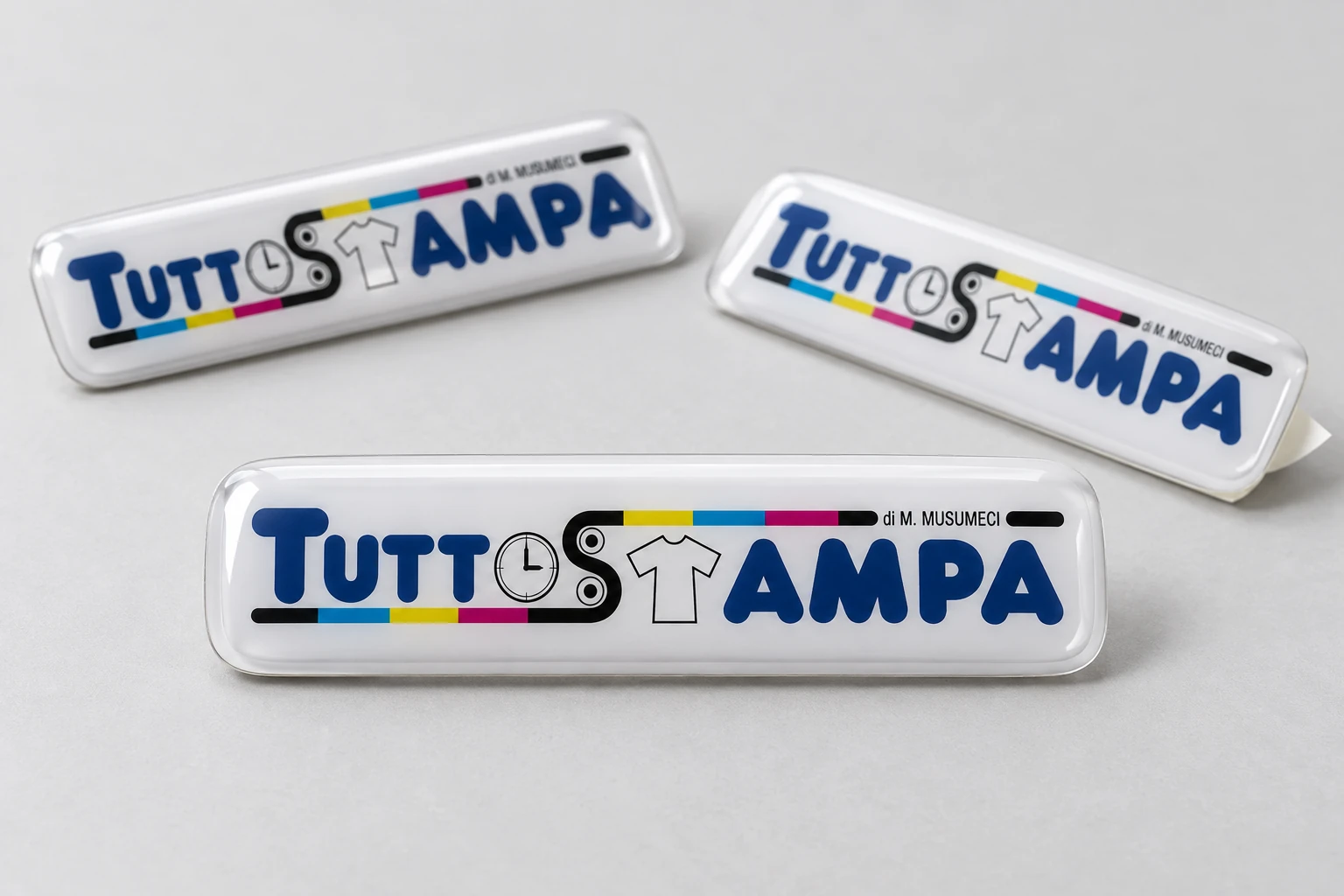 Etichette con logo Tuttostampa e finitura resinata — esempio illustrativo
